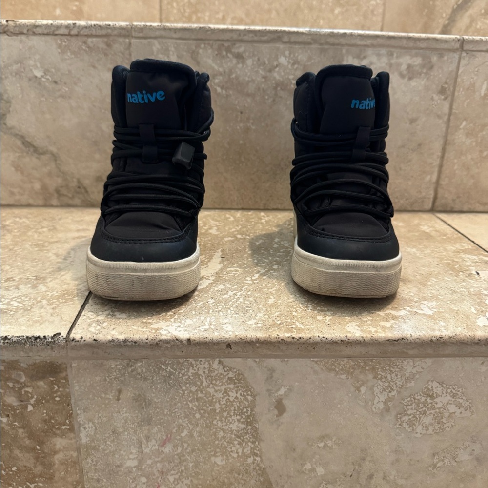 Native Kids Black and Blue High-Top Snow Boot Shoe